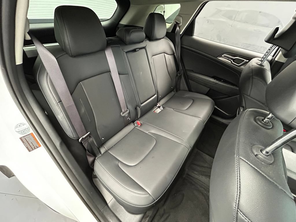 Used 2023 Kia Sportage EX AWD/4WD image 17