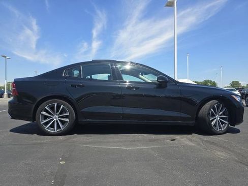 Used 2022 Volvo S60 B5 Momentum w/ Premium Package image 21