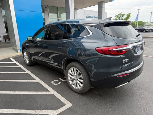 Used 2018 Buick Enclave Premium w/ Experience Buick Package FWD image 5