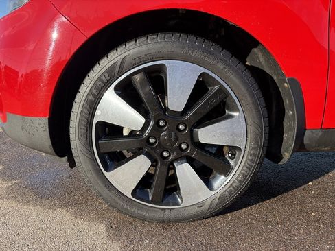 Used 2019 Kia Soul + image 9