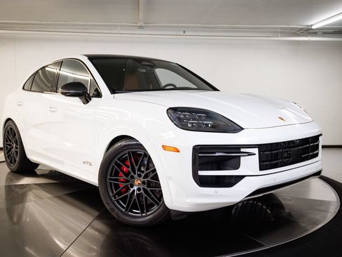 Used 2026 Porsche Cayenne GTS AWD/4WD image 9