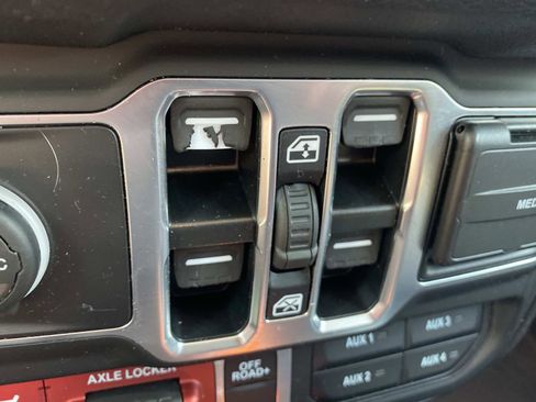Used 2025 Jeep Wrangler Unlimited Sport AWD/4WD image 32