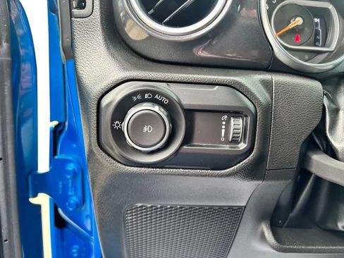 Used 2023 Jeep Wrangler Unlimited Sahara AWD/4WD image 12
