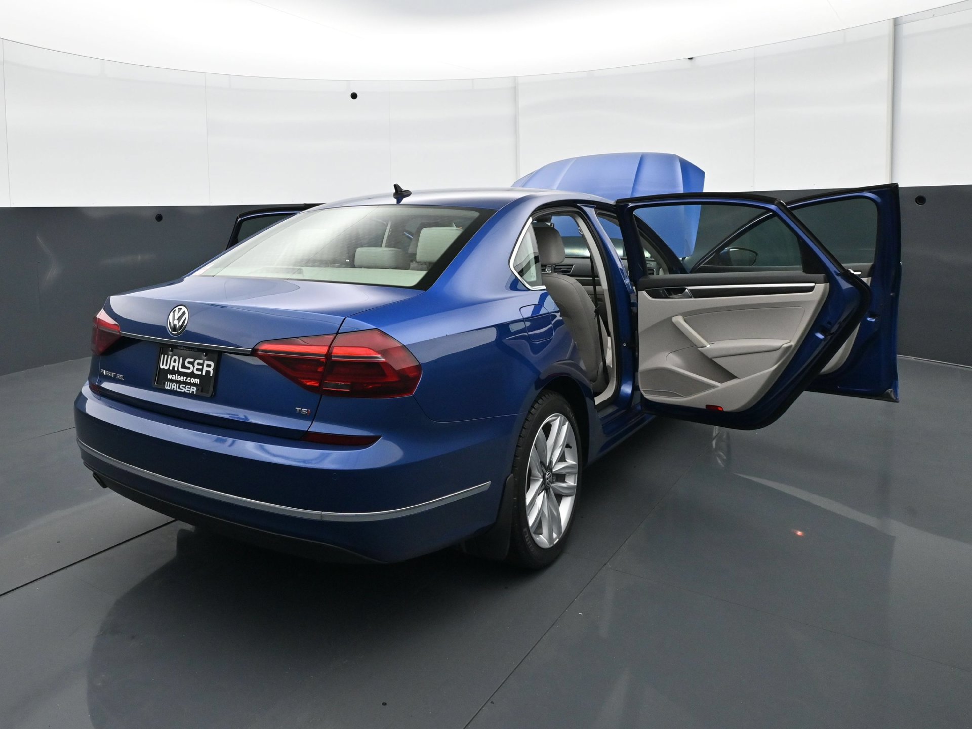 Used 2017 Volkswagen Passat 1.8T SEL Premium FWD image 31