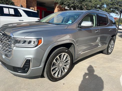 Used 2023 GMC Acadia Denali w/ Denali Ultimate Package AWD/4WD image 3