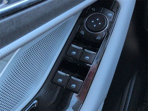 Certified 2025 Ford Explorer Platinum w/ Ultimate Package image 24