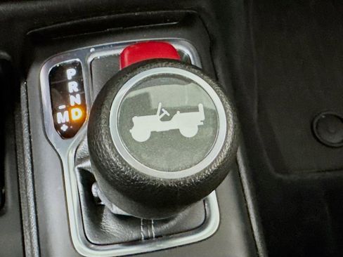 Used 2024 Jeep Wrangler Unlimited AWD/4WD image 17