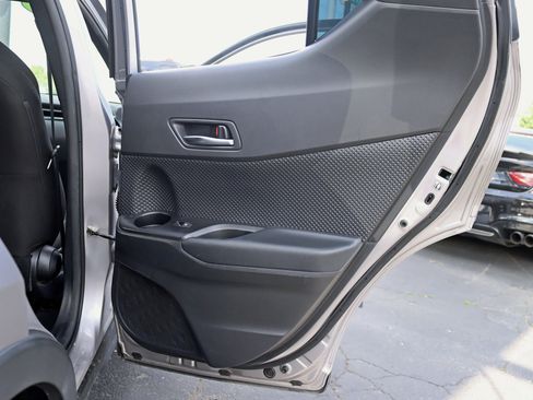 Used 2019 Toyota C-HR LE image 33