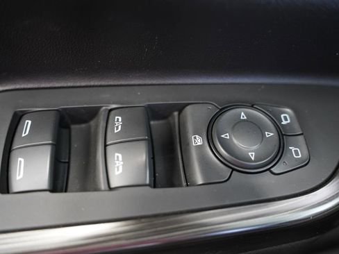 Used 2023 GMC Acadia SLT image 28