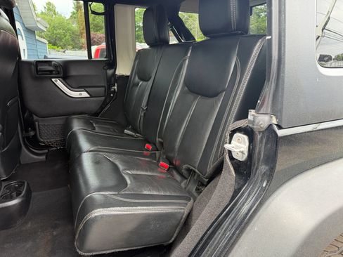 Used 2013 Jeep Wrangler Unlimited Rubicon w/ Dual Top Group AWD/4WD image 15