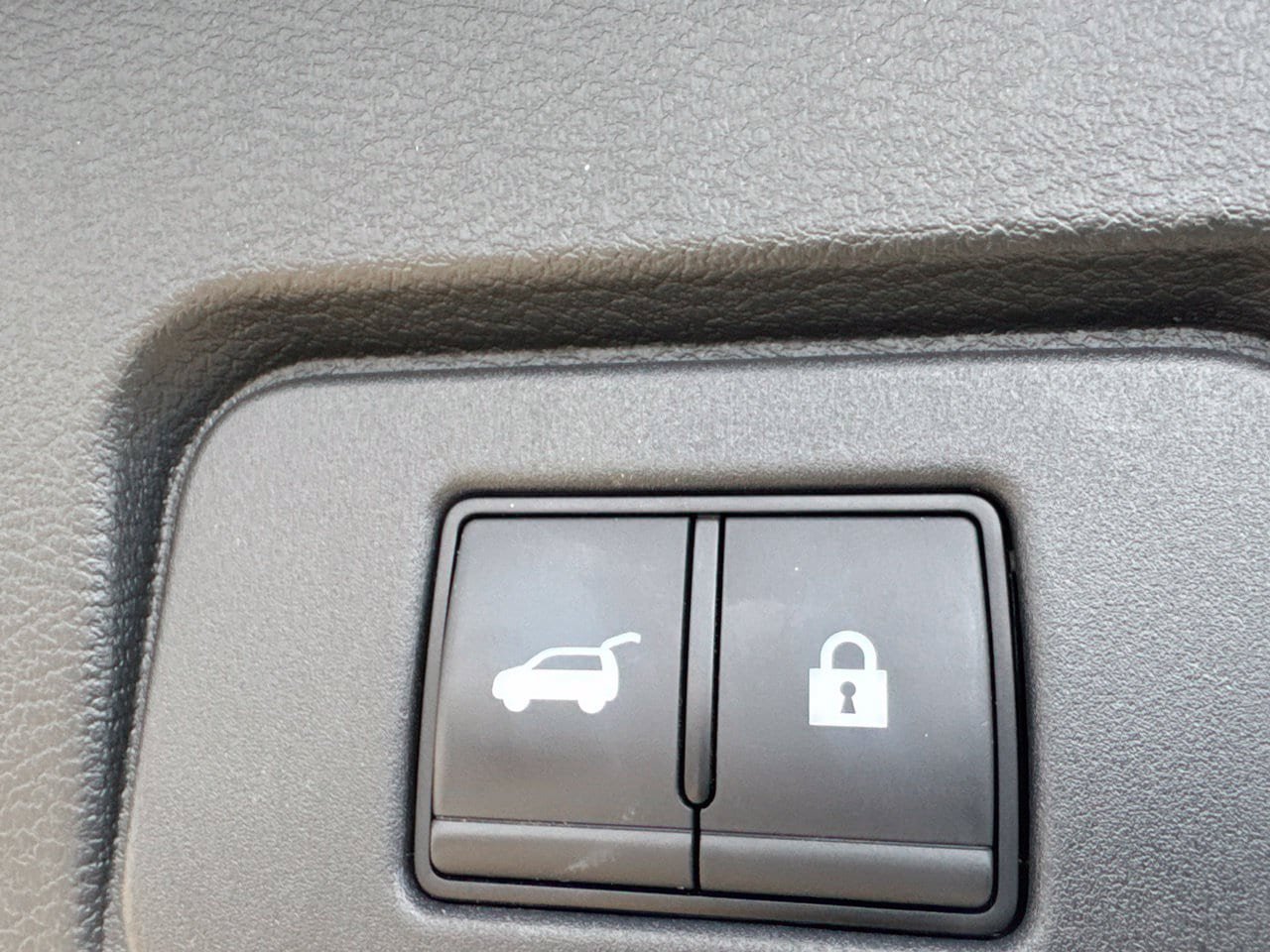 Certified 2025 Nissan Rogue SV FWD image 37