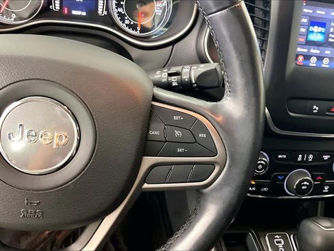 Used 2021 Jeep Cherokee Latitude Plus image 24