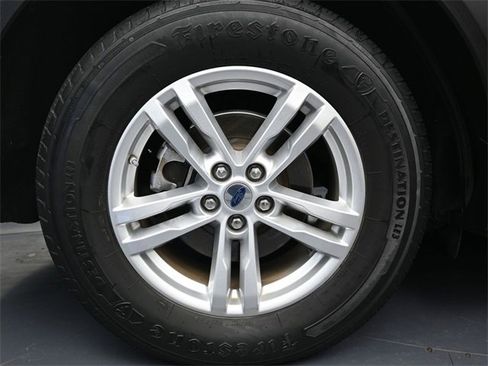 Used 2020 Ford Explorer XLT w/ Equipment Group 202A image 9