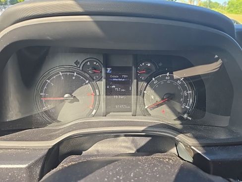 Used 2021 Toyota 4Runner SR5 Premium w/ Moonroof Package AWD/4WD image 8