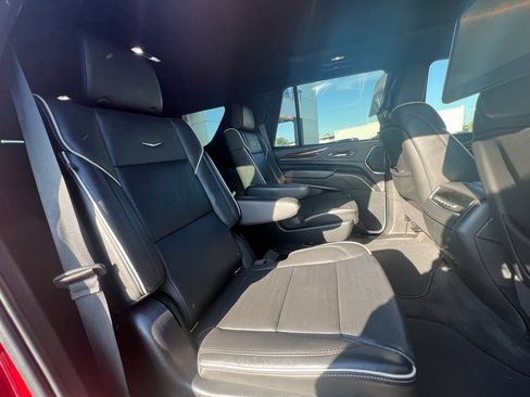 Used 2022 Cadillac Escalade Premium Luxury w/ LPO, Radiant Package image 19