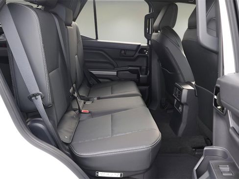 Certified 2025 Toyota 4Runner TRD Off-Road Premium image 19