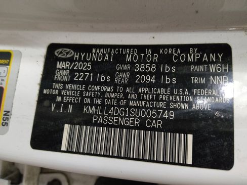 Used 2025 Hyundai Elantra SE image 33