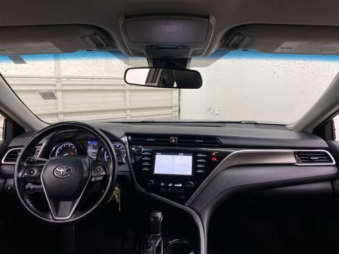 Used 2018 Toyota Camry SE image 12
