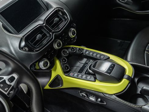 Used 2019 Aston Martin V8 Vantage Coupe RWD image 28