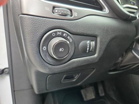 Used 2019 Jeep Cherokee Latitude w/ Popular Appearance Group image 17