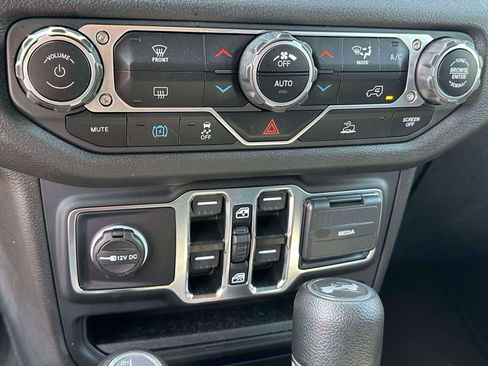 Used 2024 Jeep Wrangler Unlimited AWD/4WD image 25