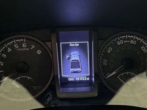 Used 2017 Toyota Tacoma TRD Sport image 23