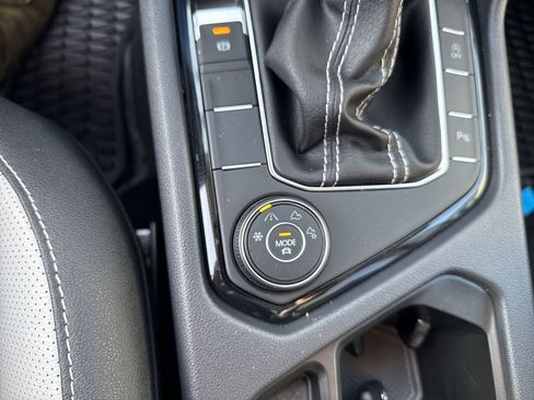 New 2025 Volkswagen Taos SEL image 33