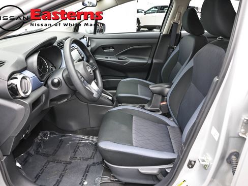 Used 2025 Nissan Versa SV FWD image 14
