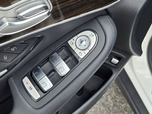 Used 2019 Mercedes-Benz GLC 350e 4MATIC image 18