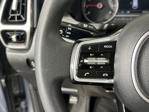 Used 2023 Kia Sorento LX image 26