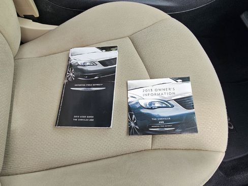 Used 2013 Chrysler 200 LX FWD image 29