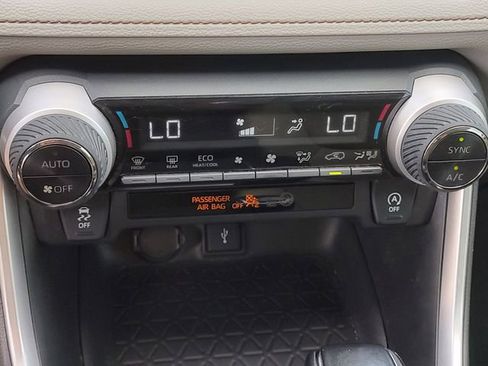 Used 2020 Toyota RAV4 XLE Premium FWD image 16