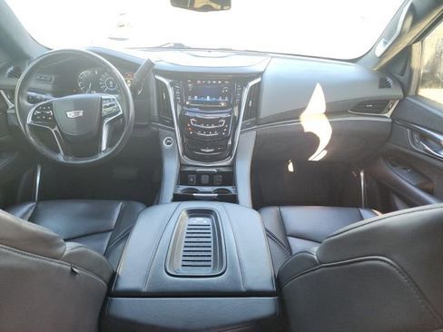 Used 2020 Cadillac Escalade Platinum image 24