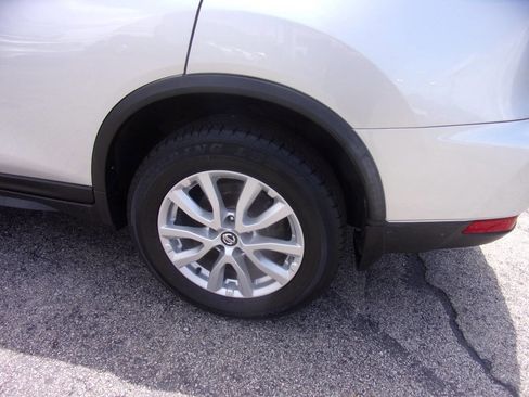 Used 2018 Nissan Rogue SV image 8