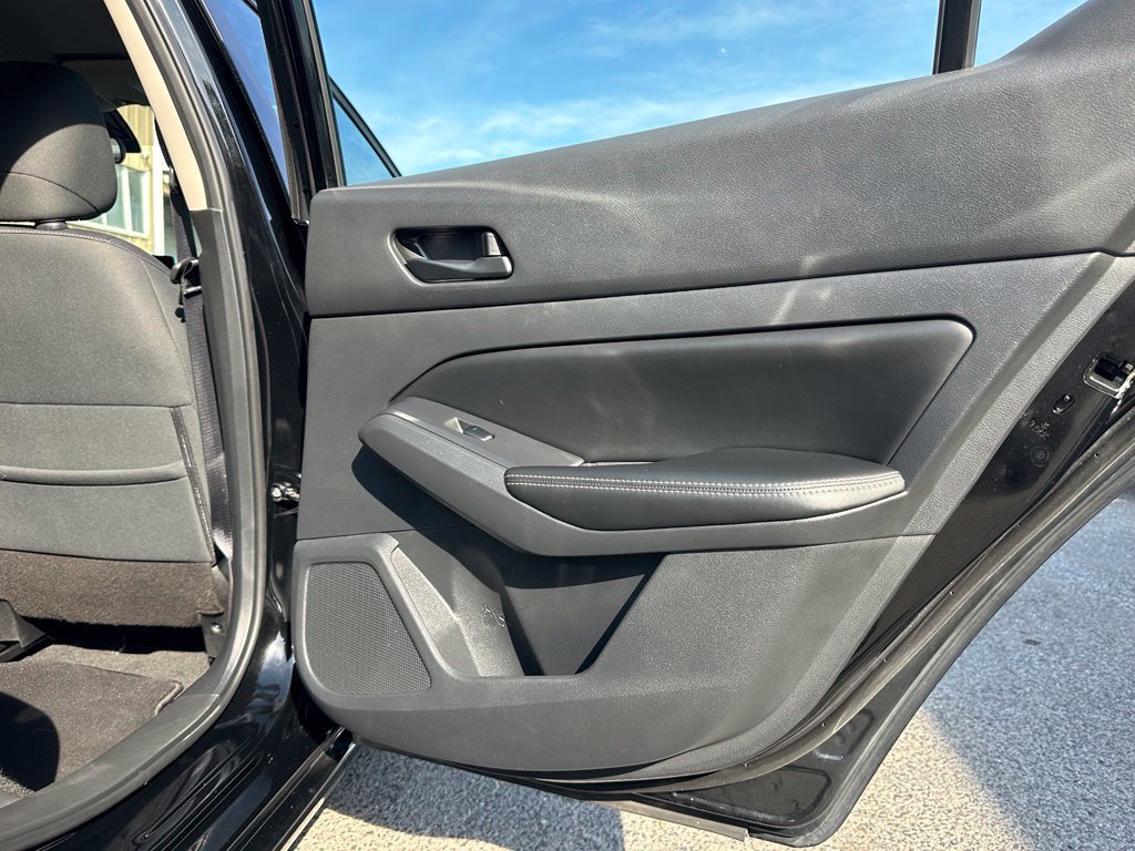 Used 2025 Nissan Altima 2.5 SV FWD image 18