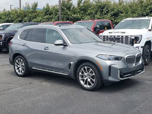 Used 2025 BMW X5 xDrive40i AWD/4WD image 1