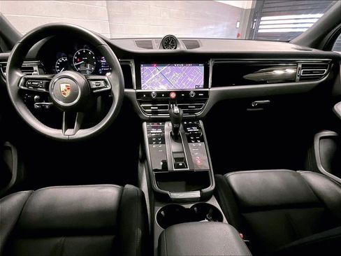 Used 2025 Porsche Macan image 18