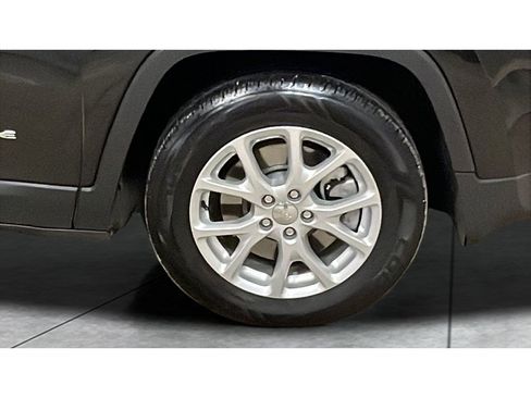 Used 2014 Jeep Cherokee Latitude w/ Comfort/Convenience Group image 19