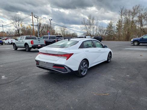 Used 2025 Hyundai Elantra SEL image 5
