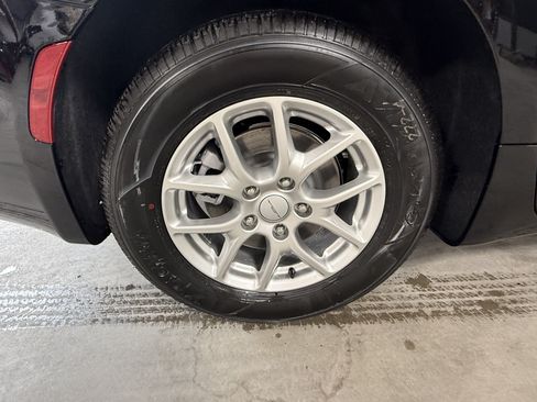 New 2027 Chrysler Pacifica Select FWD image 6