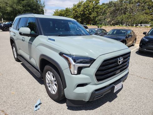 Used 2025 Toyota Sequoia SR5 AWD/4WD image 7