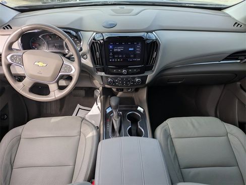 Used 2021 Chevrolet Traverse LT image 18