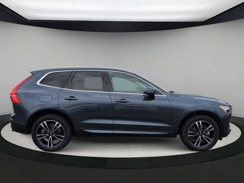 Used 2021 Volvo XC60 T5 Momentum w/ Advanced Package image 9
