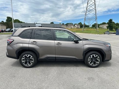 Used 2025 Subaru Forester Premium AWD/4WD image 8