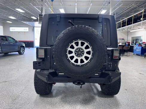 Used 2015 Jeep Wrangler Unlimited Sahara w/ Dual Top Group AWD/4WD image 4