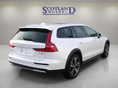 Used 2025 Volvo V60 B5 Cross Country Plus AWD/4WD image 6