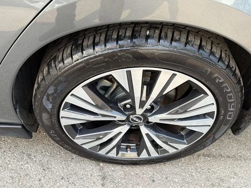 Used 2023 Nissan Altima 2.5 SR FWD image 9