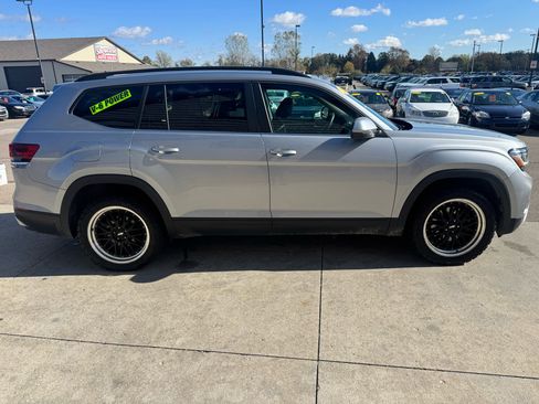 Used 2021 Volkswagen Atlas SE image 4