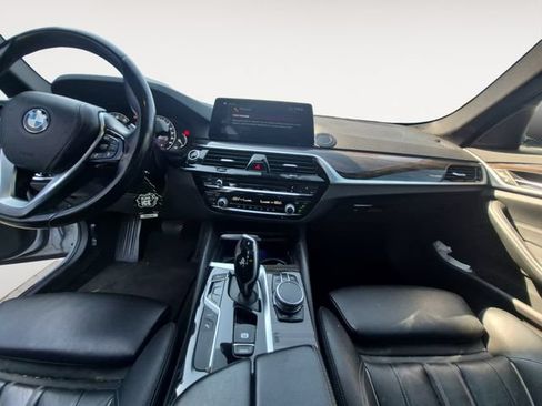 Used 2018 BMW 530e w/ Premium Package RWD image 10