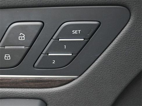 Used 2023 Audi Q5 2.0T Premium w/ Convenience Package image 15